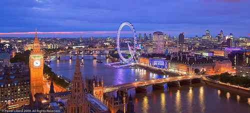 Panoramic view on Houses of Parliament and London Skyline at night, London (        )